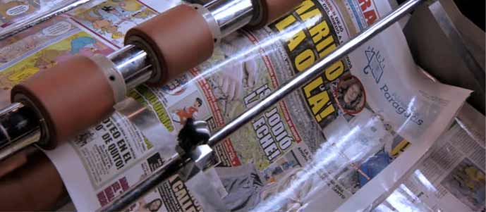 Je plastifie toutes les coupures de journaux qui parlent de mon fils